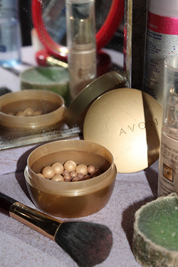 Отдается в дар «Пудры и румяна от Avon»