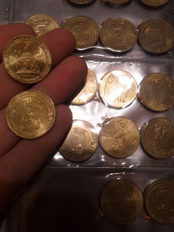 Отдается в дар «300₽ ;) Юбилейные монеты из серии ГВС»