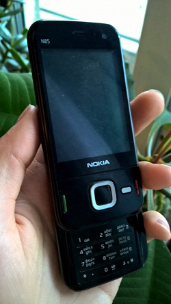 Отдается в дар «Телефон Nokia N85»