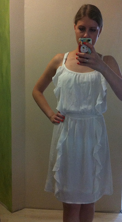 Отдается в дар «Платье простое, белое 40-42INSITY»