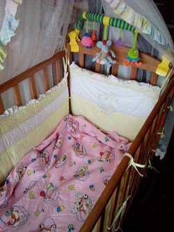 Отдается в дар «Детская кроватка из светлого дерева»
