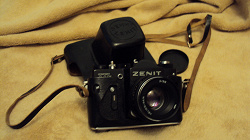 Отдается в дар «Фотоаппарат ZENIT TTL и вспышка к нему»