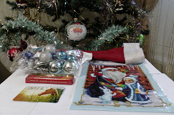 Отдается в дар «Новогоднее украшение и шапка Деда Мороза»