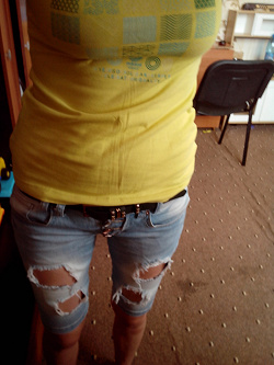 Отдается в дар «джинсовые шорты)))»