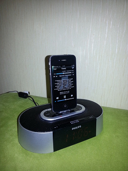 Отдается в дар «Колонка-будильник-FMрадио для iPhone 3/4»
