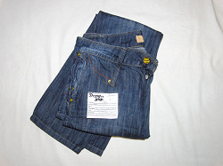 Отдается в дар «фирменные женские джинсы, размеры от 42 до 46»