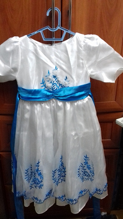 Отдается в дар «Платье праздничное для девочки лет на 5»