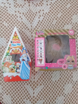 Отдается в дар «Новогодний подарок под ёлку (игрушка +конфеты)»
