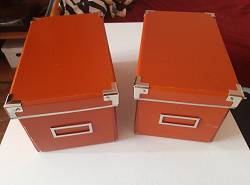 Отдается в дар «Две оранжевые коробки с крышками»
