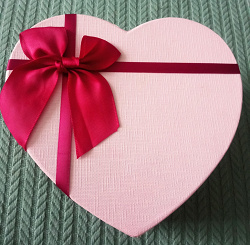 Отдается в дар «Коробка подарочная в виде сердца»