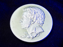Отдается в дар «Пушкин Медальон двухсторонний»