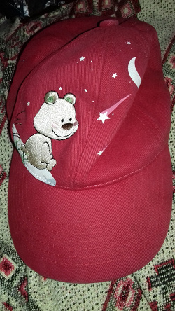 Отдается в дар «детская кепка с медведем»