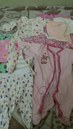 Отдается в дар «комплект одежды для новорожденной девочки»