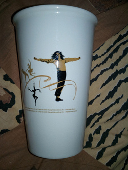Отдается в дар «Стакан с символикой Майкла Джексона»