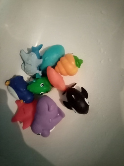 Отдается в дар «Игрушки для игр в ванной»