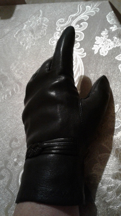 Отдается в дар «Перчатки кожаные черные новые»