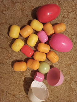 Отдается в дар «Пластиковые яйца»