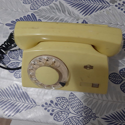 Отдается в дар «Старый телефонный аппарат (передар)»