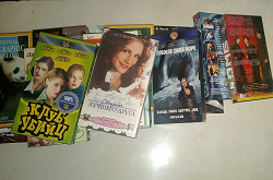 Отдается в дар «VHS кассеты с мультиками/фильмами для детей и взрослых.»