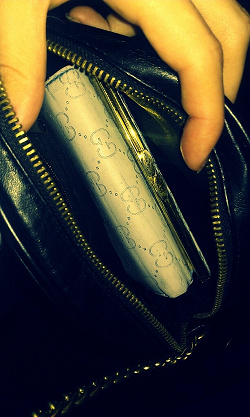 Отдается в дар «Кошелек кожаный Gucci»