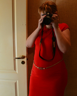 Отдается в дар «Красное платье 50»