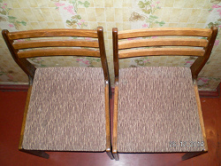 Отдается в дар «Два деревянных стула с тканевой коричневой обивкой»