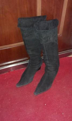 Отдается в дар «Женская черная обувь»