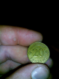 Отдается в дар «Привет из прошлого — монеты Латвия, сантимы»