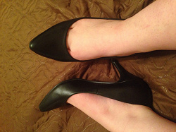 Отдается в дар «Туфли черные Jennуfer. Не кожа. 38 размер.»