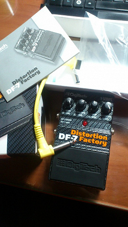 Отдается в дар «Примочка гитарная DigiTech Distortion Factory»