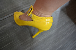 Отдается в дар «жёлтые туфли»
