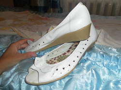 Отдается в дар «женская обувь, размеры 36-37,5»