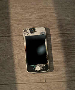 Отдается в дар «Наклейки на Iphone 4/4s»