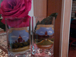 Отдается в дар «Пара сувенирных стаканов «Санкт — Петербург»»
