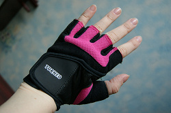 Отдается в дар «Женские перчатки для спорта»
