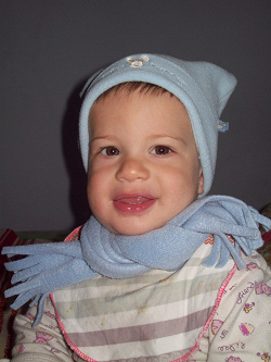 Отдается в дар «Шапка и шарфик для ребенка 1,5-2 года»