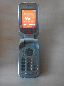 Отдается в дар «Sony Ericsson W300i»