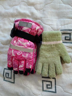 Отдается в дар «Перчатки для девочки на 3-4года»