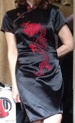 Отдается в дар «Платье в китайском стиле с красным драконом»