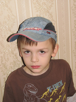 Отдается в дар «2 кепки на мальчика 6 лет»