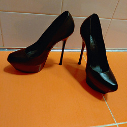 Отдается в дар «черные туфли 37 размер»
