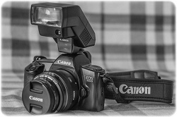 Отдается в дар «Canon eos 1000 +Canon speedlite 300EZ»