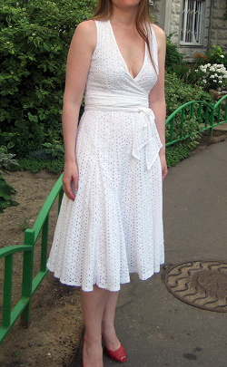 Отдается в дар «Белое платье Zara (S)»