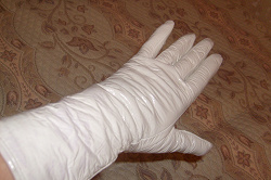 Отдается в дар «перчатки белые»