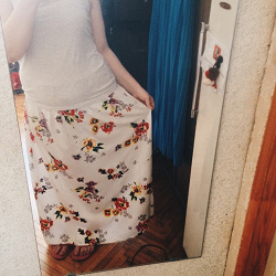 Отдается в дар «Длинная юбка-сарафан с цветами размер L»