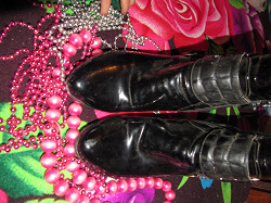Отдается в дар «Ботинки полусапожки на осень-весну — черные лакированые, 35 размер»