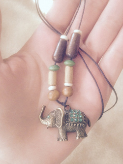 Отдается в дар «Кулон слон»