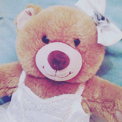 Отдается в дар «2 мягкие игрушки медведи Build-a-Bear + наряды (один из медведей подойдет для кого-то с именем Катя)»