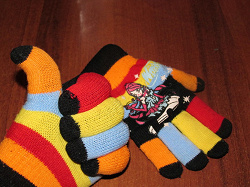Отдается в дар «Перчатки теплые зимние Winx на 6-9 лет»