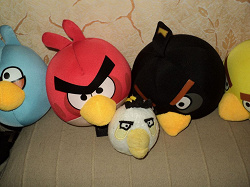 Отдается в дар «Пушистый брелок Angry birds»